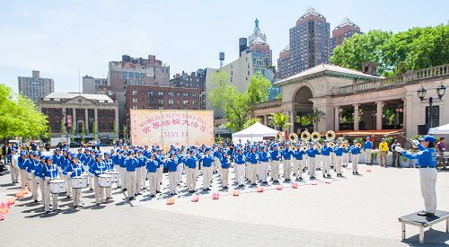 图3:天国乐团的演奏震撼人心