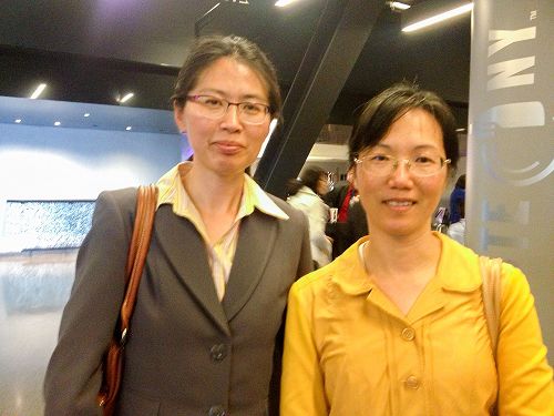 图:来自德国的杨女士(左)和谢女士(右)