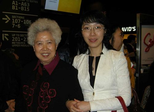 图4:来自加拿大的沈莹和查俊青母女俩都表示,唯有做好师父要做的,才能对得起自己,对得起师父。