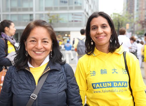 图12:来自玻利维亚的Amparo Ambia(左)和来自多米尼加的MinervaCruz