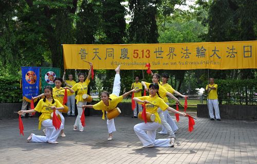 图2:庆祝活动以舞蹈《喜庆》开场