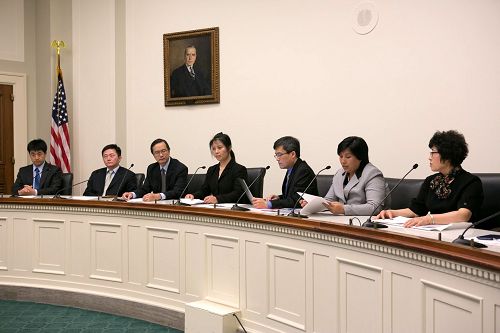 五月二十六日,华盛顿DC法轮大法学会在美国国会众议院雷本(Rayburn)大楼举行“中国人权灾难及迫害者承担罪责”为主题的研讨会。
