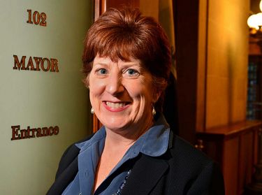 奥尔巴尼市(City of Albany) 市长凯西•希恩(Kathy M. Sheehan)