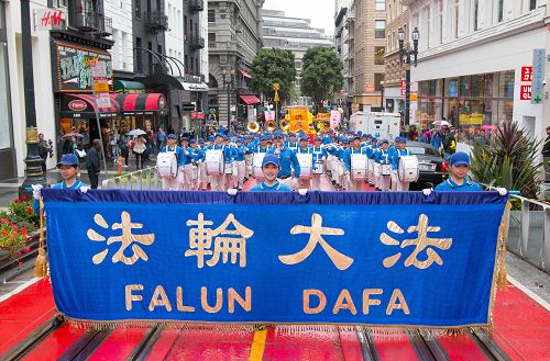图3-11:旧金山学员庆祝世界法轮大法日游行