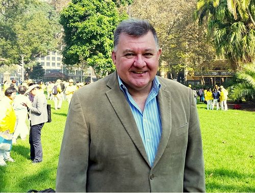 图20:澳洲联邦议员克雷格•凯利(Craig Kelly)先生参与庆祝“世界法轮大法日”