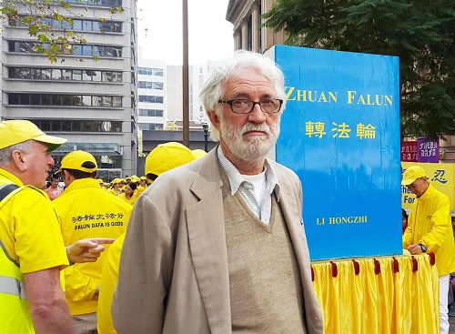 图23:中国人权活动家鲍勃•文尼康博(Bob Vinnicombe)也前来参加游行