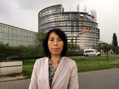 刘巍曾因修炼法轮功而在中国被多次关押,其间接受了五次身体检查。