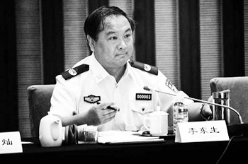 这个人是原公安部副部长、中共“610”办公室主任李东生,现为阶下囚。