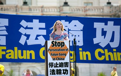 美国国际宗教自由委员会代表、资深政策研究员缇娜 • 穆弗德女士(Tina Mufford)