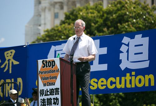 华盛顿天主教慈善庇护所资深律师大卫•克利夫兰(David Cleveland)