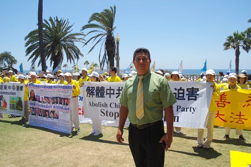 图15: Mario Velasquez-Rivera感谢法轮功学员举办的活动是“人们想知道所发生的事情”。
