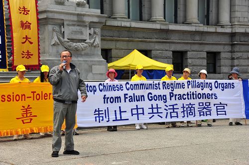 图7:前宁德市中级法院经济庭审判长李建峰先生在七月二十日的集会上说:我要对法轮功学员说,你们做的好。