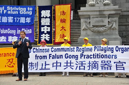 图8:加拿大卑诗省议员选举独立候选人Elias Ishak先生七月二十日的集会上说:“中共不代表中国,法轮功才是中国的象征。法轮功真正诠释了中华文化的美好和尊严。”