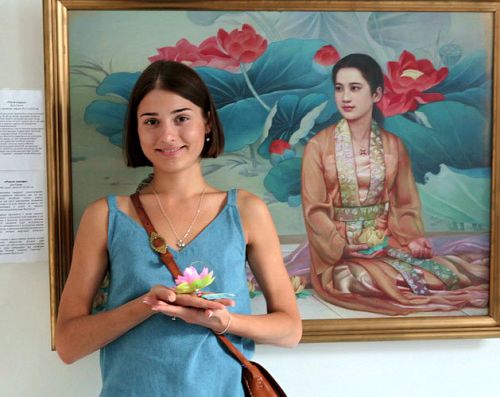 电影剧院演员莉莉娅-亚采纽科表示,每幅画触动人的内心