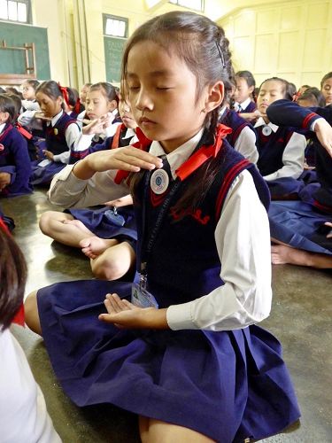 '图6:学生在炼第五套功法'