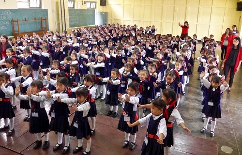 '图7:幼儿班的学生在学功'