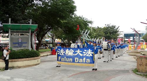 '图11:法轮功学员来到雪兰莪州八打灵再也(Petaling Jaya)举办了另一场庆中秋游行。'