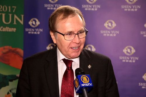 前国会议员Stephen Woodworth此前已看了6、7场神韵,他说,所有加拿大人都应来看神韵。