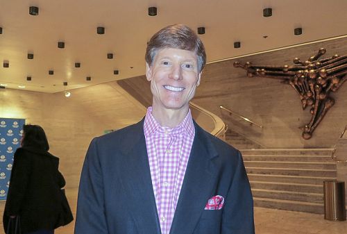 图6:菲利普资本公司的总裁兼创办人Peter Grexa观看神韵演出后说:“演出色彩丰富,细致精美。”