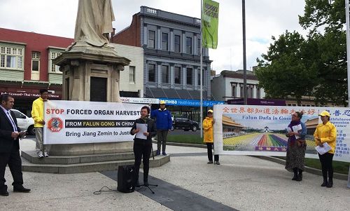 '图3:Ballarat副市长寇茨(Belinda Coates)女士在当地“汽车之旅”的新闻发布会上发言表示支持'