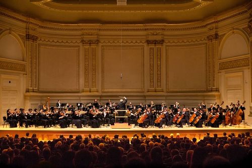 '图3:10月14日晚,神韵交响乐团2017巡演来到纽约卡内基大厅(Carnegie Hall)。'