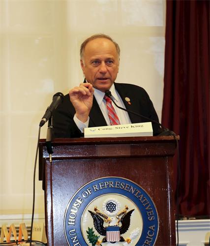 '图4:美国众议员史蒂夫·金(Steve King)说,法轮功学员只是想做好人,不应因此遭到中共迫害。'