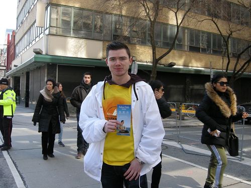 '图12:现场工作人员Mark Oreily先生'