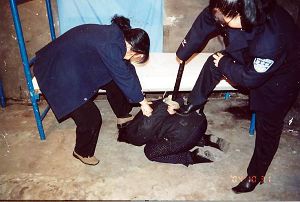 酷刑演示:毒打