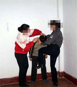 酷刑演示:毒打