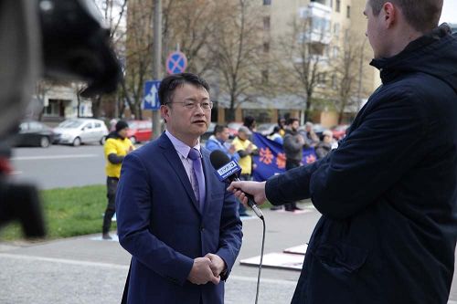 '图3~4:波兰电视台(Telewizja Polska. TVP3)前来采访报道。'