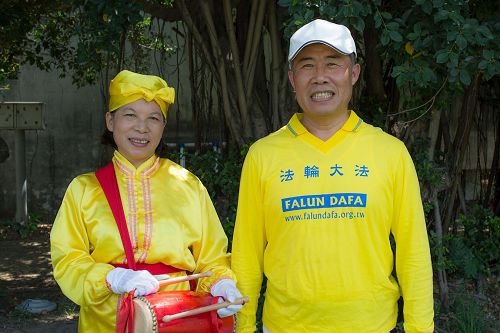 '图9:明祥和瑞琴夫妻同修大法,非常感谢师父传这么好的功法,让人们身体健康,社会道德回升。'