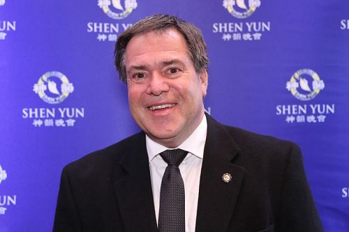 '图11:新泽西州桥水市(Bridgewater)丹尼尔·海耶斯(Daniel Hayes)听出歌曲真正传递的讯息是慈悲。'