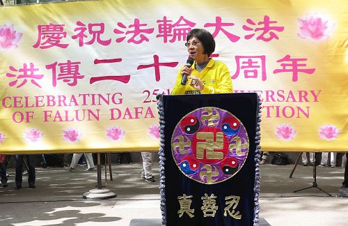 '图4:台湾法轮大法学会理事长张锦华教授在集会上发言'