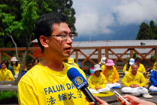 '图5,在台湾飞天学校当主任的学员说,修炼后身体健康,人际关系也改善了'