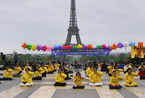 '图2~3:集体炼功'