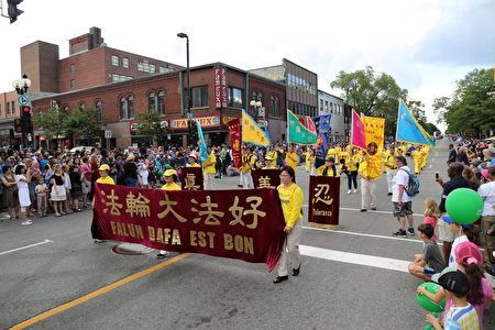 '图6:“法轮大法好”方阵在游行中颇为醒目'
