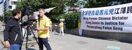 '图4:比利时媒体布鲁塞尔电视台现场采访活动'