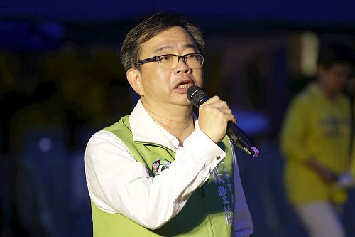 '图5:高雄市议员张丰藤呼吁释放现在还被监禁的法轮功学员,对迫害元凶追究责任。'
