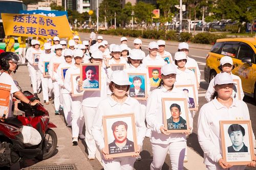 '图14~15:悼念在中国大陆被迫害致死的法轮功学员'
