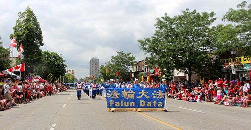 图1-4:多伦多天国乐团参加了密西沙加市的加拿大国庆日大游行(Port Credit Canada Day parade)。