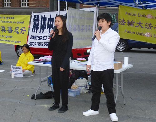 '图5:大法小弟子用英文唱起来心中的歌,与我比邻而坐'