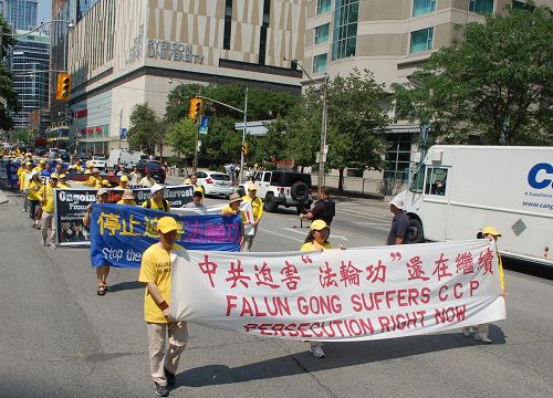 '图1~9:法轮功学员在加拿大多伦多市中心举办盛大游行'