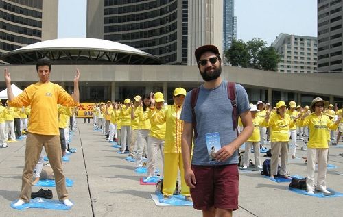 '图15:来自于法国的新闻工作者Bierre Bissady说:法轮功学员不应该因为信仰而被迫害!'