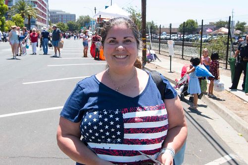 '图12:主办者Stephanie Hernandez Marquez女士表示,法轮大法的队伍每年都给我们带来惊喜'