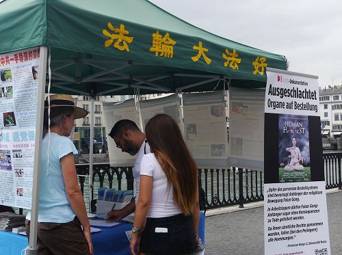 '图5~6:从六月中旬至七月底,法轮功学员几乎每个周六都会举办信息日活动,让更多人了解法轮功真相'