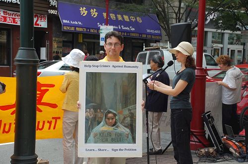 '图2:软件工程师亚历克斯(Alex)表示,修炼法轮功不仅让他提高了工作效率,而且能更好地尽到丈夫与父亲的责任。'
