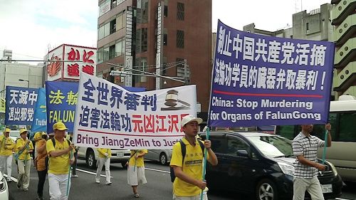 '图2:大坂道顿堀游行'