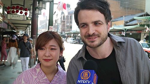 '图6:外国游客支持法轮功学员信仰自由'