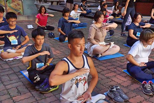 '四天三夜的营队期间,学员带着大家一起体验五套缓慢圆的优美功法,真正舒展身心,找到自己生活的步调。'