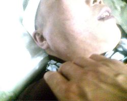 '晚九点二十左右,警察来到陈家声称:陈玉梅昏倒了,在门外的120救护车上,要求家人予以确认。陈玉梅昏迷不醒,被送到空军四六三医院抢救。'